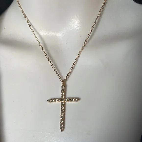 5 for$20🛍️

Faux diamond cross with gold tone chain - Picture 2 of 3